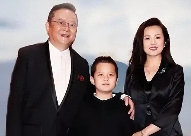 王刚没想到，离婚24年，成方圆会以这种方式，给自己上了生动一课