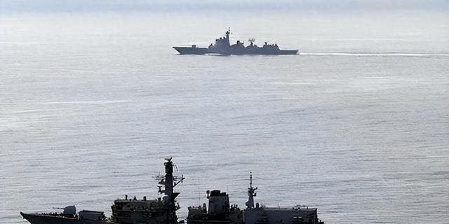 终于反击了！中国战机对硬闯台海英舰发起攻击 英媒：只差发射导弹