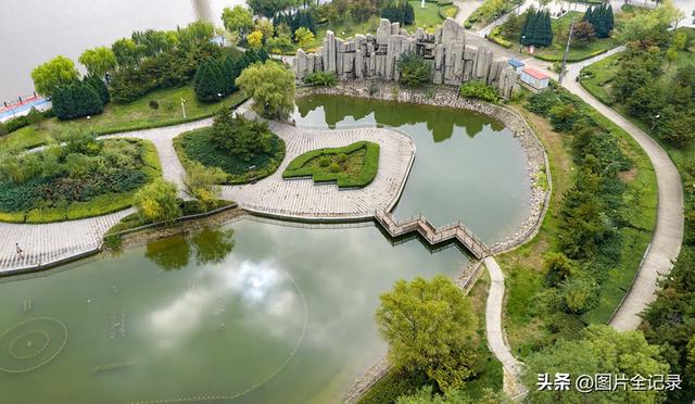 山西襄汾：城市公园秋色美
