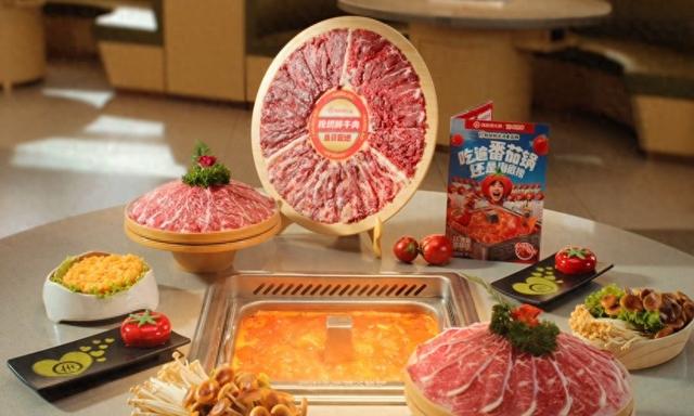 国庆餐桌的 “火锅温度”：年轻人选择在海底捞办婚礼，“吃鲜”成趋势