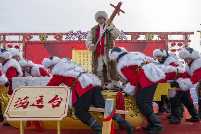 哈尔滨采冰节开启新一轮冰雪游热潮