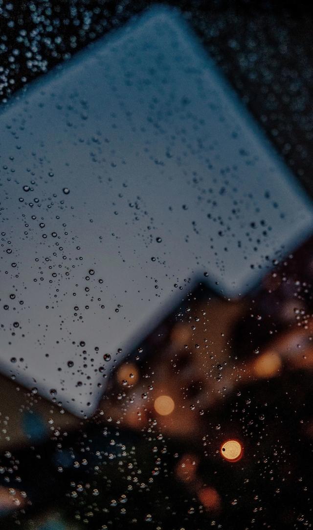 今日壁纸-降温的雨夜