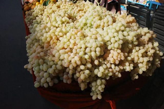 人均卡戴珊，这个忧伤又美丽的小国让我念念不忘