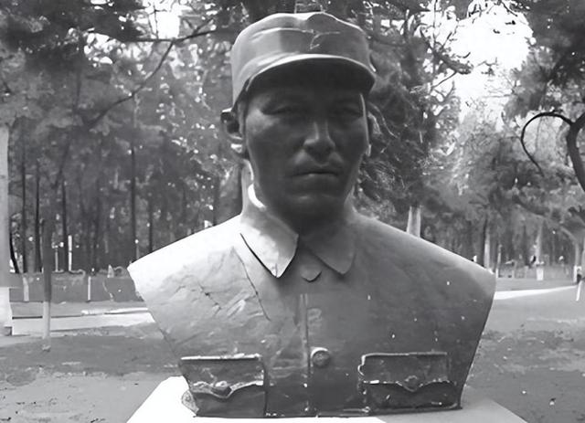 60多名文艺兵遭鬼子包围，战后，百姓发现烈士遗体皆是太阳穴中弹