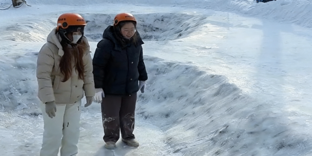 冰坑一秒变“滑梯”：南方姑娘东北历险记