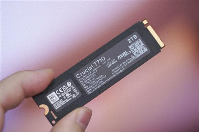 英睿达T710 2TB SSD评测：新一代性能旗舰 14.5G/s仅有57度