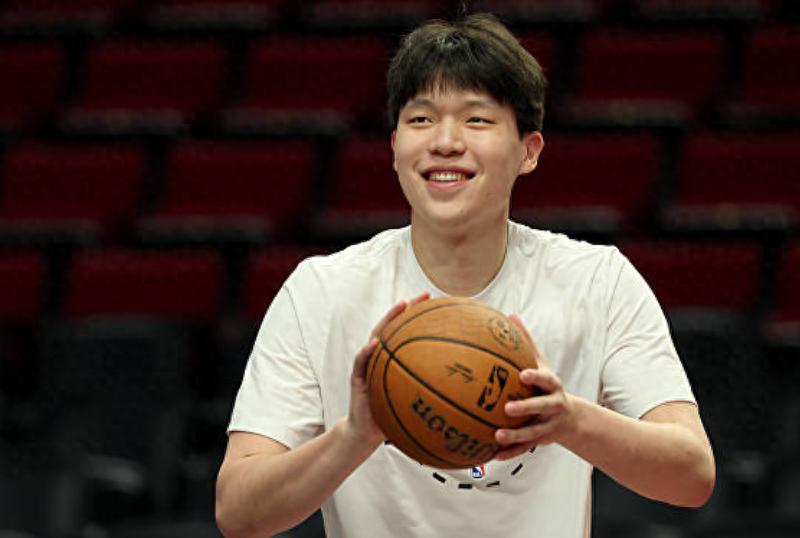 Team Insider: The Trail Blazers Must Prioritize Developing Yang Hansen; Willingness to Trade Robert Williams Is a Positive Sign