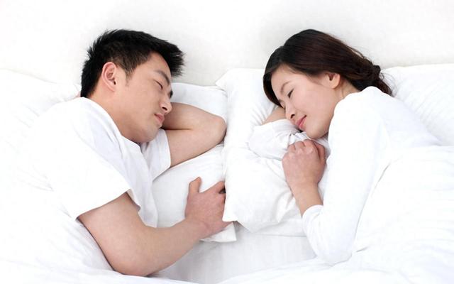 夫妻分房睡，男人忍耐的时间越久	，就越能说明一个问题！别不信