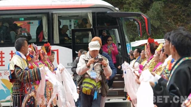 沪藏携手共推西藏冬季旅游 上海援藏包机畅游亚东