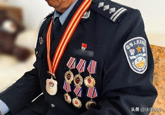 公安部全国警员信息查询系统（查警号怎么查）