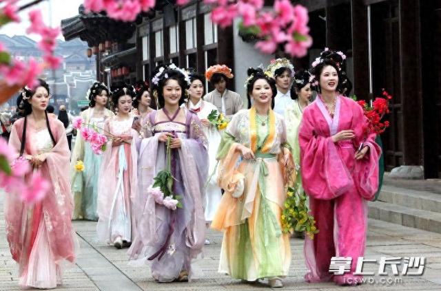 组图｜穿上汉服，来铜官窑圆“飞天梦”