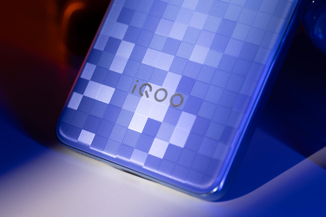 棱镜像素赛博蓝冰 iQOO Neo10 Pro+超级像素图赏