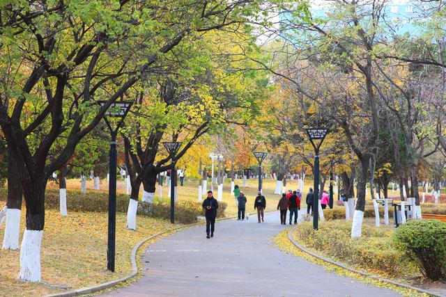 五彩斑斓的人民公园