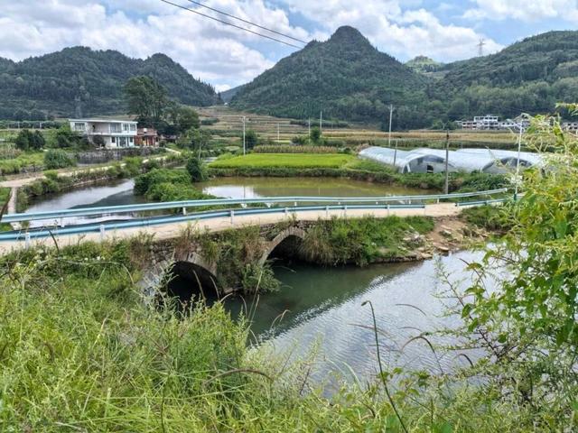 修文县双堡村：丰富文化遗产遗迹迎客来