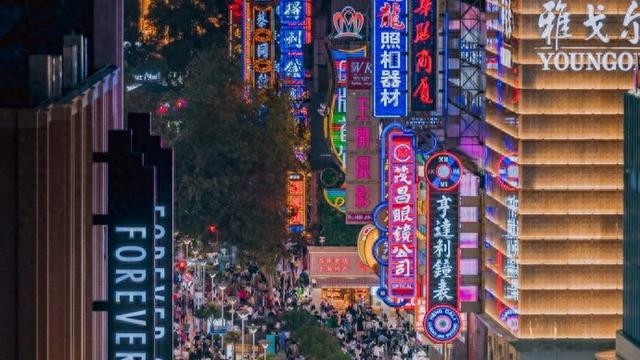 豫园灯会首次扩容，小红书在老市府开百货，新年怎么玩？黄浦开启迎新消费季