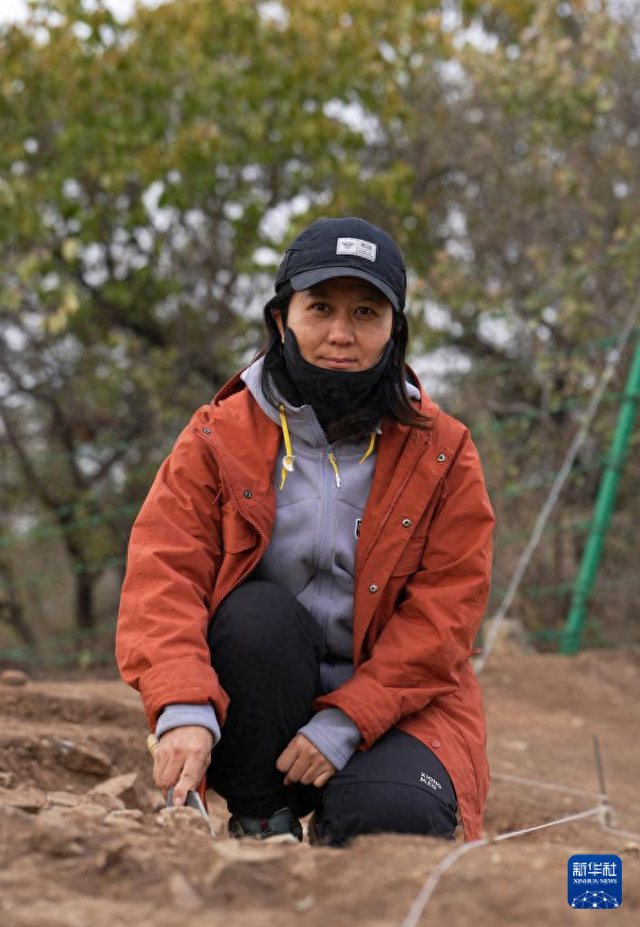 新华社丨徒步山野间 守护红山文化