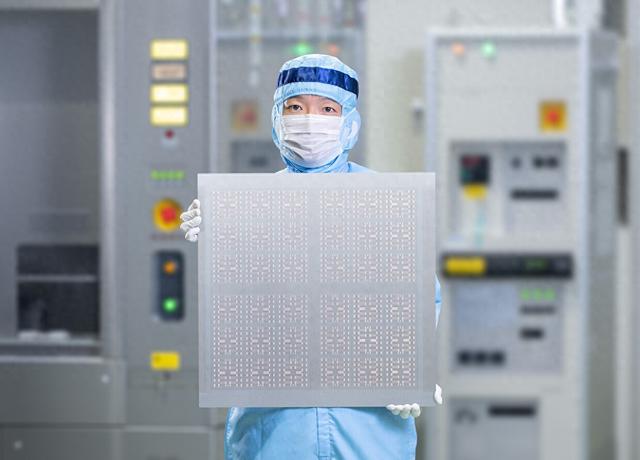尼康推出用于先进AI芯片的600x600毫米基板