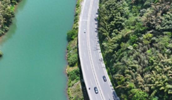从“交通线”到“文旅线”：雅安雨城区省道104线与望鱼古镇的“双向奔赴”
