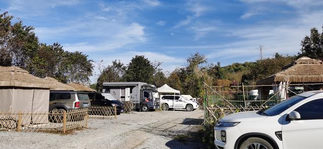 云南昆明 冬藏隐居山野间