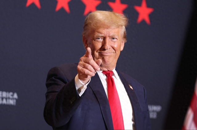 特朗普疯批操作！叫停航母电磁弹射回归蒸汽时代，中国意外躺赢