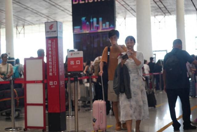 国际及地区旅客量增长，首都机场升级入境服务