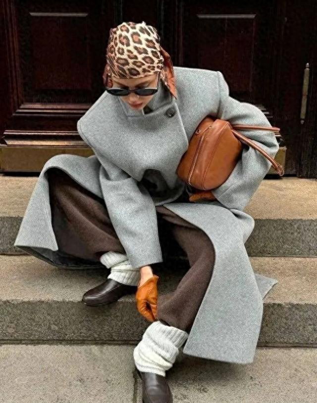 灰色关键优化（冬天穿件灰色系衣服既显高级又实用）