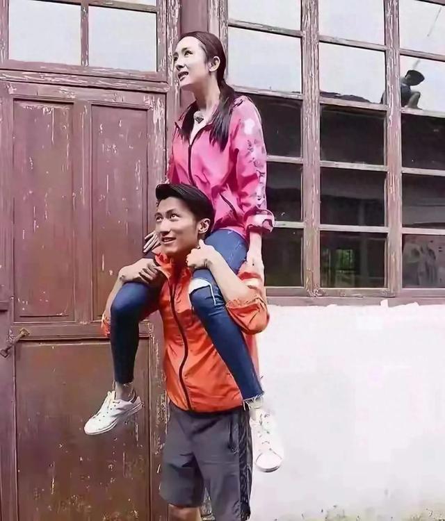 这张照片，大概是谢霆锋最想删掉的吧