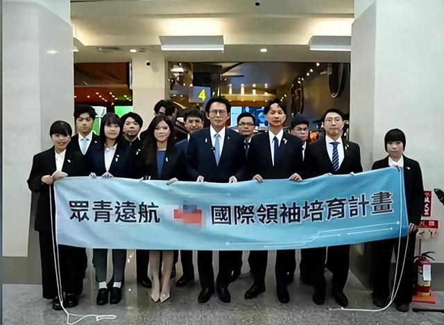 在中日关系敏感时期，他竟然率团赴日访问	，为了刷存在感毫无底线