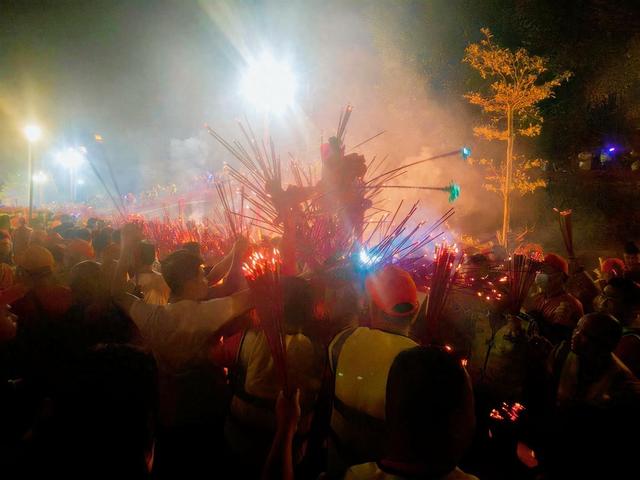 双龙共舞闹中秋，惠东高潭这一晚万人空巷