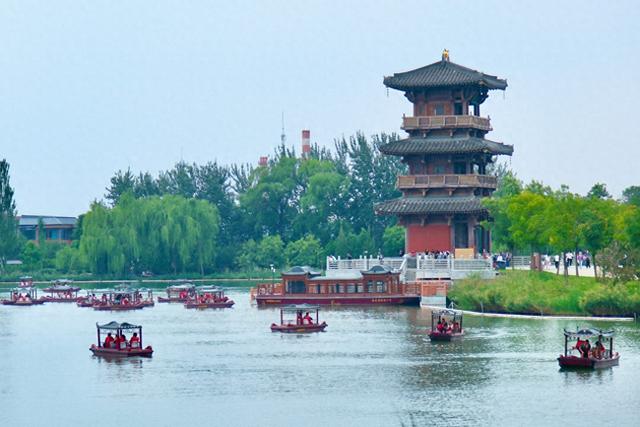 晋祠公园美景如画 吸引众多游客前来游玩