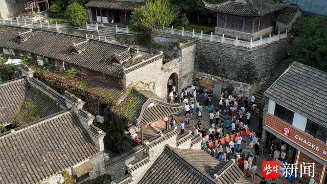 国庆中秋双节镇江西津渡 “传统 + 新潮” 引爆文旅，26.8 万游客打卡获央视专题报道