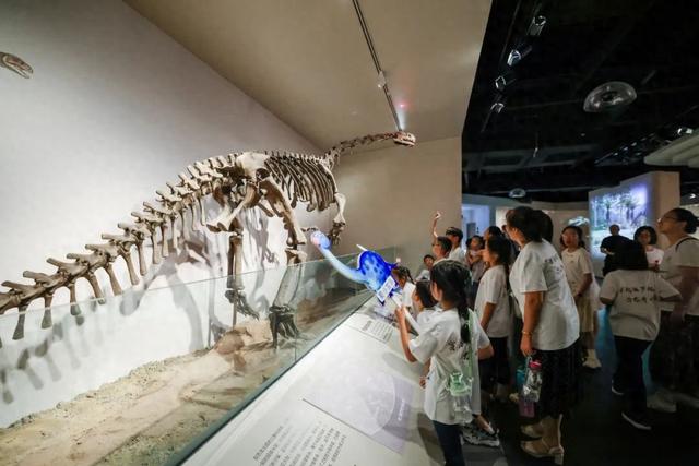 恐龙王国游戏在线玩（地球日专属礼遇75折探秘恐龙王国）