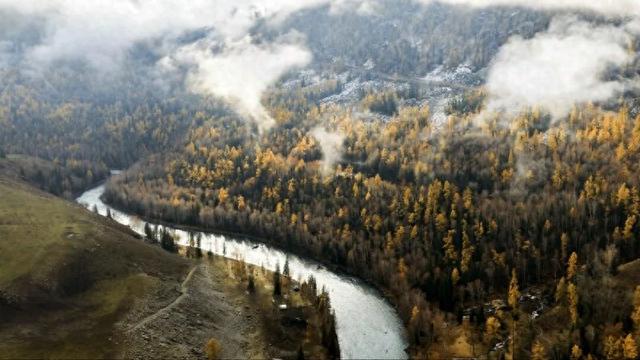 云雾缭绕 喀纳斯驼颈湾