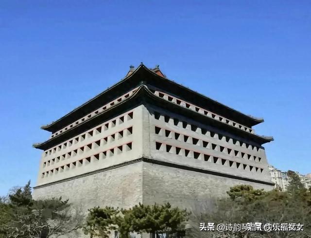 俯仰古今，一眼怀古	，一眼繁华——登明城墙角楼