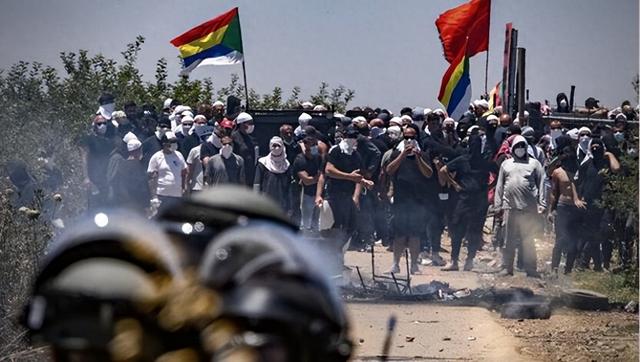 8个师一夜之间撤干净，700人阵亡，以军空投，叙利亚被朱拉尼分裂