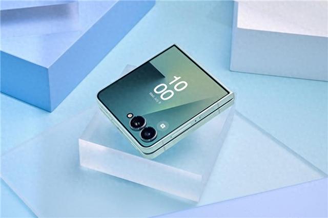 开启折叠屏旗舰新高度！三星Galaxy Z Flip7手机携多项黑科技来袭