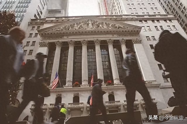 美国经济"软着陆"真能成？泡沫、裁员、降息潮：真相远比想象复杂