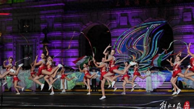 中外友人共飨盛宴！上海旅游节花车巡游外滩盛大举行