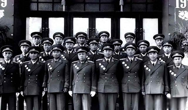 上将之子堕落腐化	，总政治部派出一中将，为其他高干子弟敲响警钟