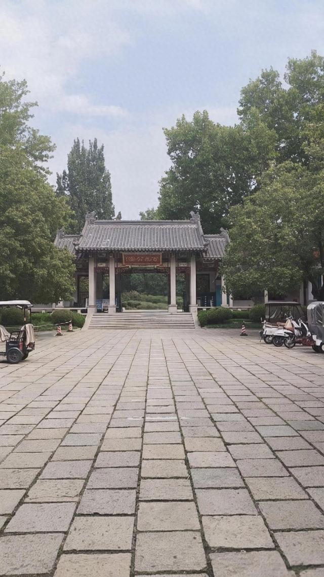 初秋的济南市百花公园