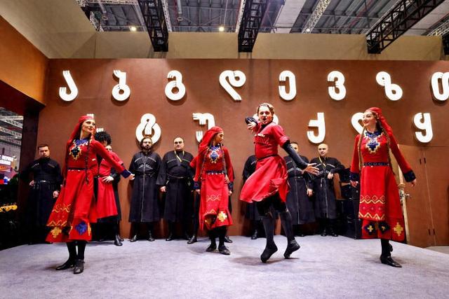 透过进博会窗口 看见美美与共的世界