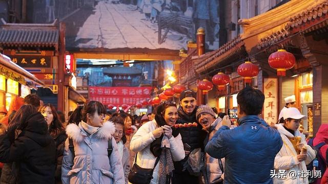 俄罗斯游客在免签制度实施后首月大量前往中国