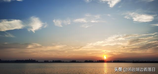 汤逊湖的橘色褶皱