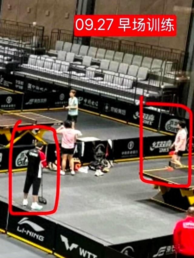 9.27孙颖莎主管教练邱贻可在给蒯曼指导，莎莎练体能！