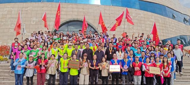 “铭记历史·砥砺前行”——楚古兰街道举办纪念中国人民抗日战争暨世界反法西斯战争胜利80周年徒步活动