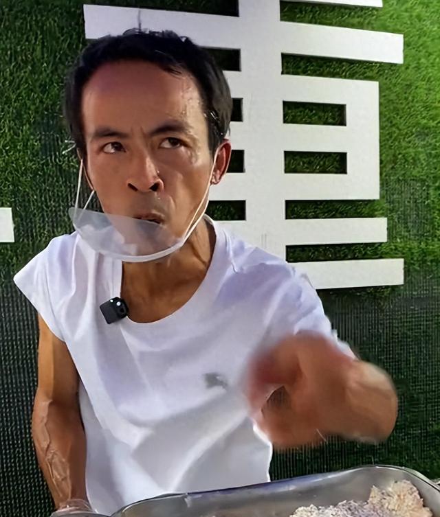游客排3小时不后悔！鸡排哥把顾客当朋友，景德镇爆火太真实