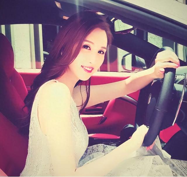 曾是体操女神，退役后与大51岁的干爹谈恋爱，如今何傲儿收获新生