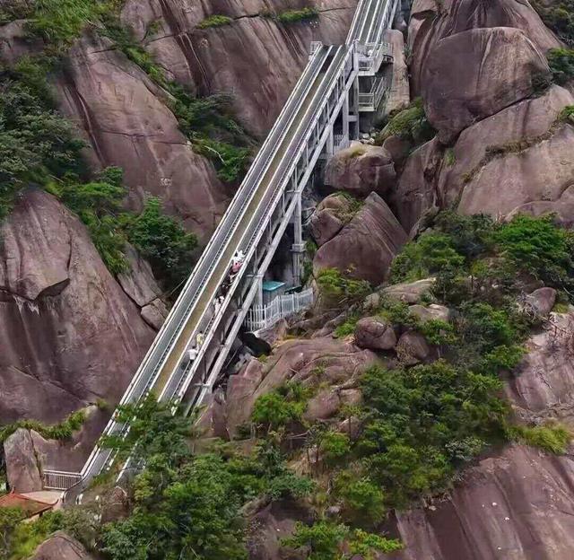 花1.27亿给大山装扶梯，“无痛爬山”值不值？丨时评