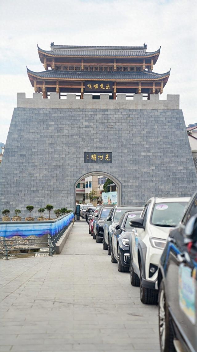 怀化重磅发布两条精品自驾线路，高德地图定制智慧行程，百城万车自驾游新晃站发车