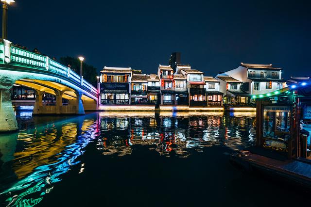 桨声灯影古运河，千年驿道焕新颜：夜泊南长记